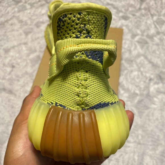 Adidas originals Yeezy Boost 350 V2 ‘Semi Frozen Yellow’ - Picture 3 of 9